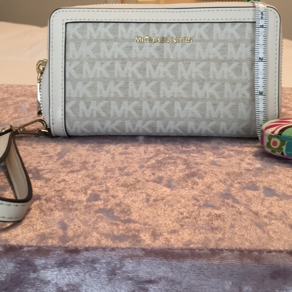 michael kors hand wallet
